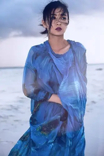 斓曦冷艳迷人海边写真图片36