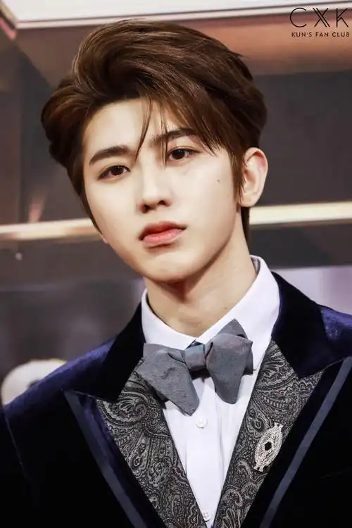 2018蔡徐坤2018今日头条年度盛典_高清图片大全-爱豆app