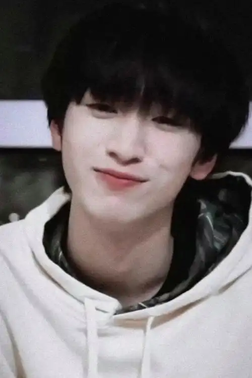 3妹宝妹宝～你怎么笑得那么甜啊严浩翔时代少年团帅哥图片手机壁纸