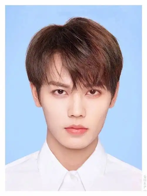 证件照最适合的妆容#林彦俊伪证件照合集!标准的正统帅哥脸!