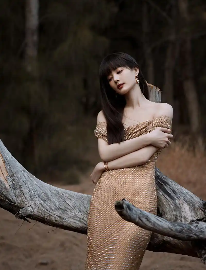 90后女演员李一桐