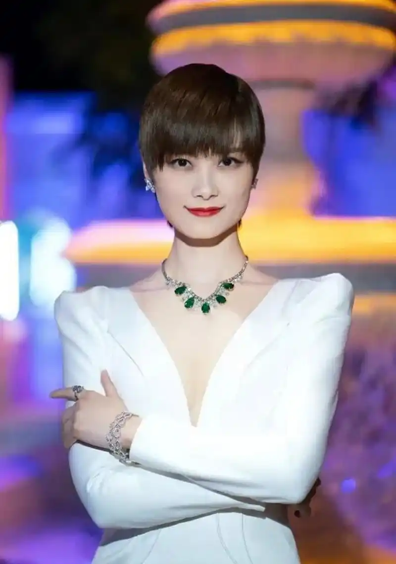 39岁的超女李宇春,为什么到现在还不谈恋爱也不结婚?