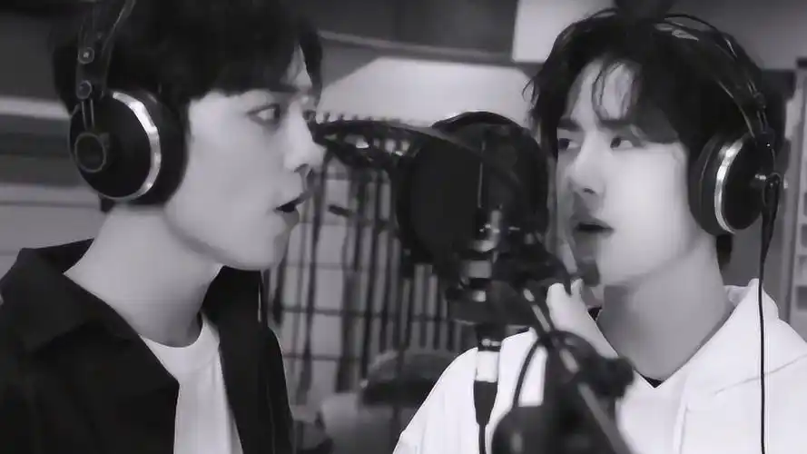 肖战和王一博真是高甜,两人四目相对时,满满的都是深情厚谊