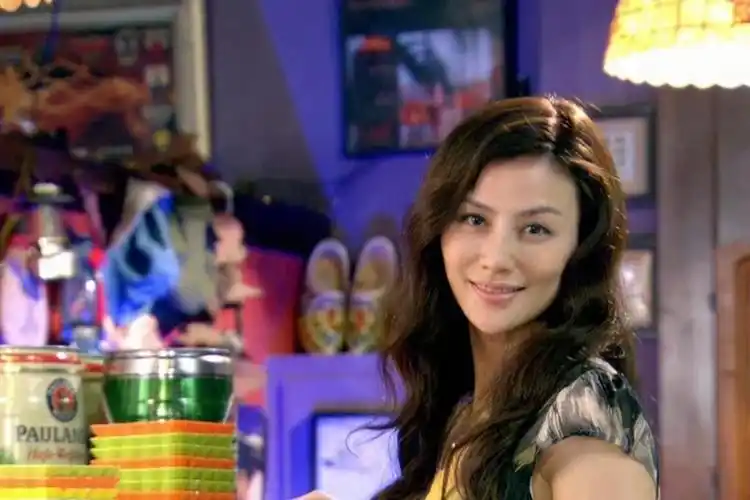 ="tduysou3jowi">金子,女,电视剧《门·第》中的女配角,由江易珈饰演