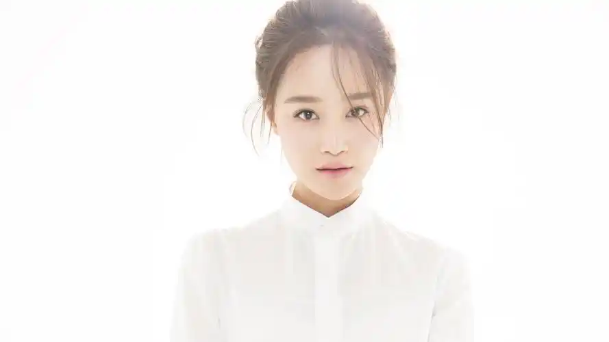 美女演员蓝盈莹清新写真高清桌面壁纸图片