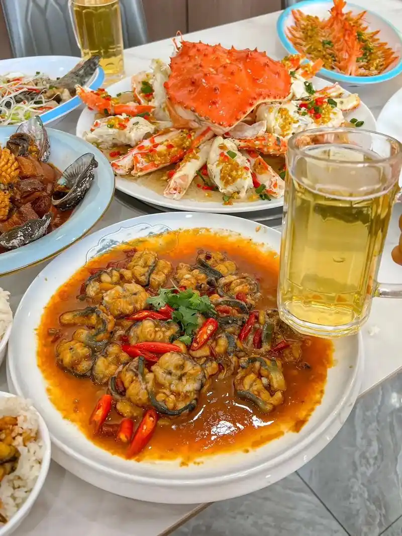 每次来日照,我会反复去的店!海鲜都是活的现宰,满满的海鲜宴 - 抖音