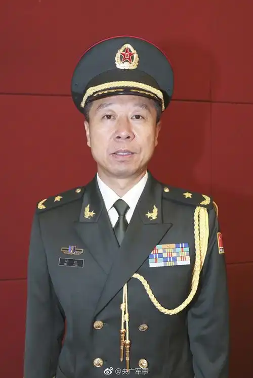 解放军航天员大队特级航天员刘旺被授予少将军衔