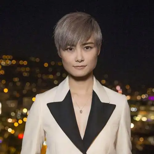 明星| 走对这四步--李宇春时尚偶像养成记