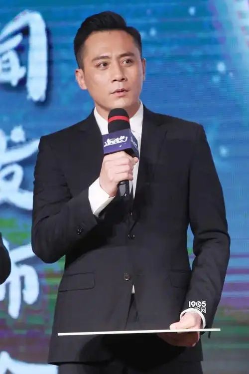 刘烨经纪公司经纪人怎么联系热点迪丽热巴minibazaar十二月刊