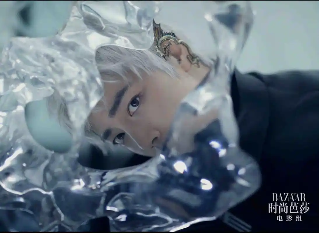 肖战# 再来欣赏一遍银发造型的肖战,帅太超过了!