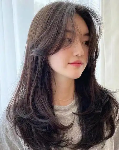 刘海的各个款式中,今年最流行这四种,减龄又少女,女明星都爱了