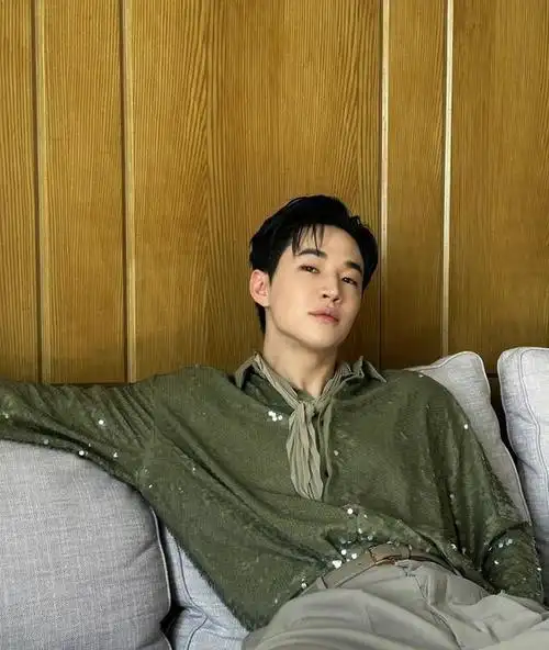 刘宪华与丞磊《环游》斗舞:青春的节拍,谁跳得更酷?