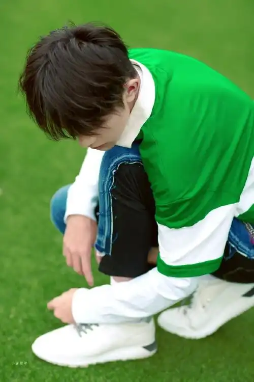 易烊千玺满分时尚##易烊千玺代言康师傅绿.