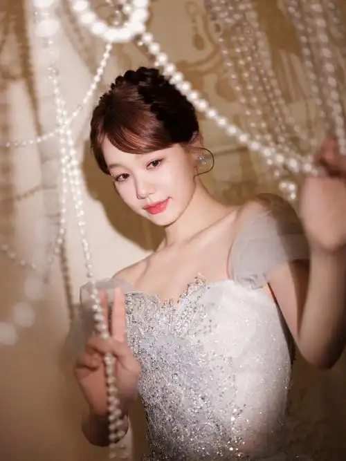 徐梦洁八音盒公主裙##cctv网络春晚##徐梦洁泪滴眼妆