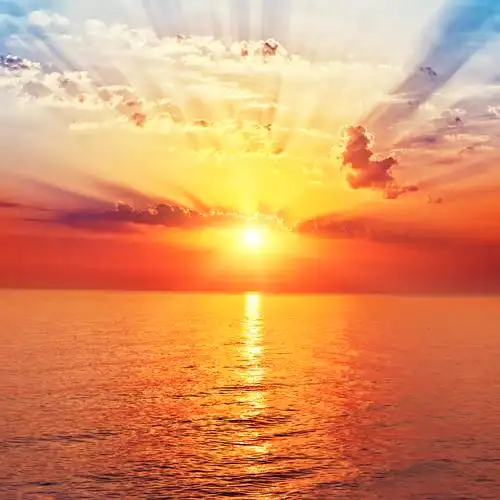 美丽的海和橙色的日落景观