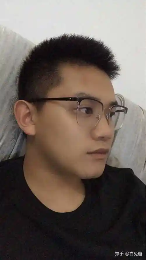 如何看待五官清秀但是皮肤黑的男生?