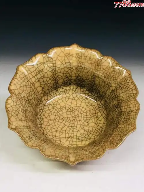 官窑开片金丝铁线赏碗一对