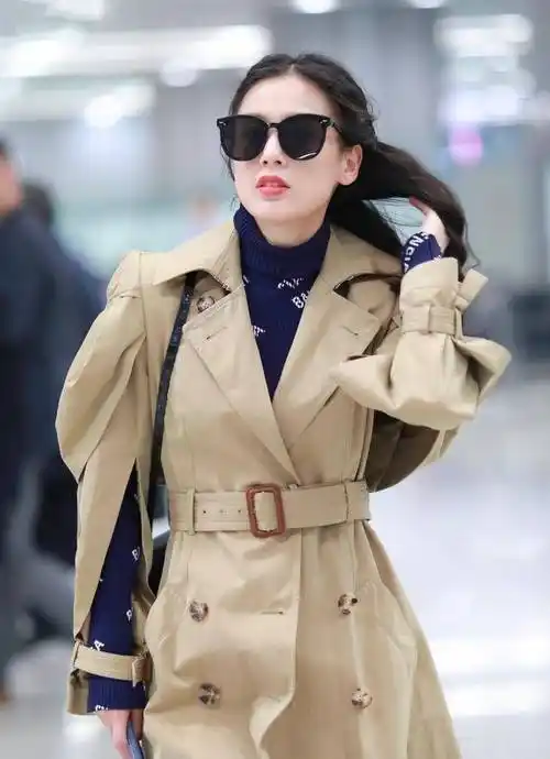 36岁的黄圣依这皮肤也是让保养得不错,都这年龄皮肤还这么白皙剔