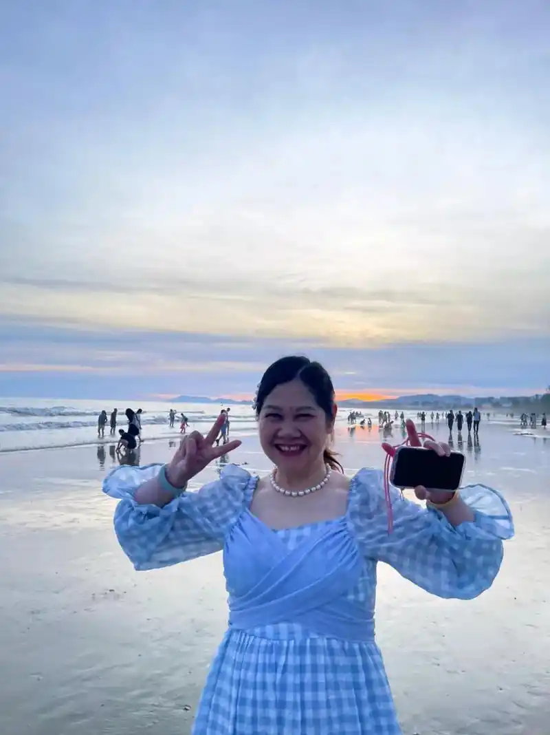 天 表说亲戚朋好谈我好开心 我自己看着都笑得好灿烂 一天晒得 - 抖音