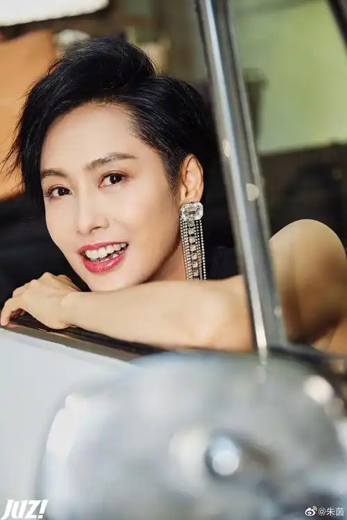 看看朱茵这张脸!