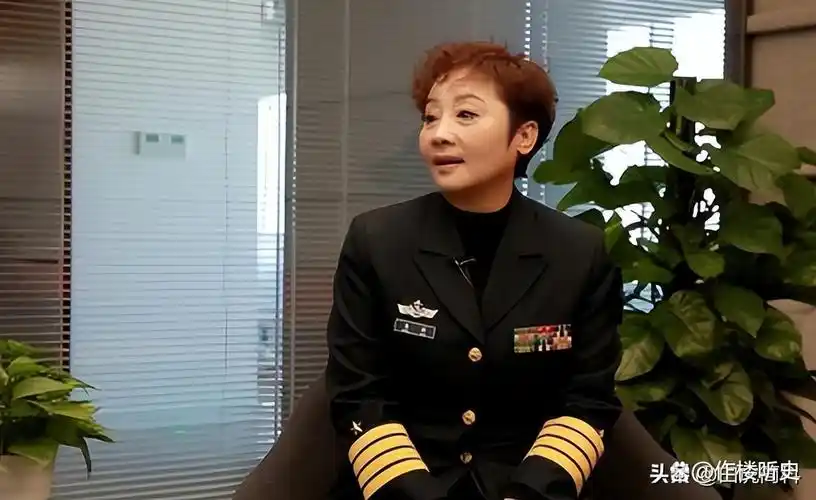 唐静1969年出生于知识家庭,因此从小唐静就文艺气息浓厚,尤其喜欢表演