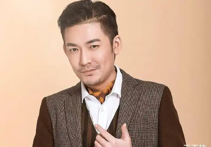 张博已经出道多年,饰演的角色很多,是个值得关注的演技派_电视剧_时候