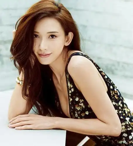 后来得知是因为林志玲支气管经常会过敏,给她增加了不少烦恼,年龄变大