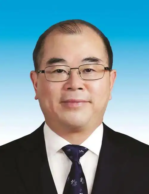 例如,海南省委副书记,政法委书记沈丹阳,曾任商务部发言人;吉林省委