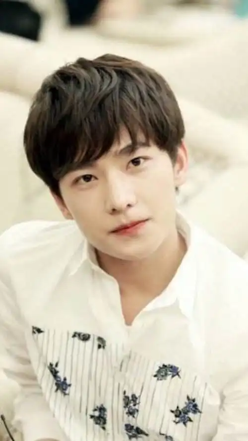 杨洋微博icon示爱李沁 揭露杨洋李沁在一起过吗真实关系