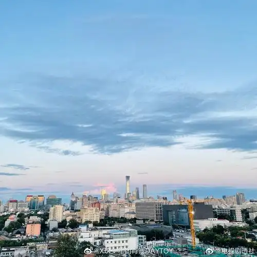 来欣赏一下肖战分享日常的摄影作品