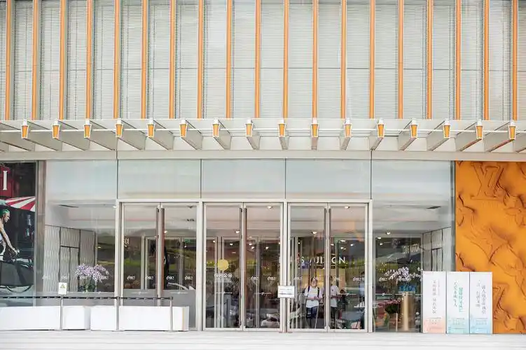 商场门口商场入口商场大门商场外景