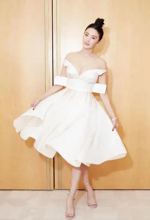 张雨绮罕见泳装巅峰身材小蛮腰大长腿爱健身没赘肉