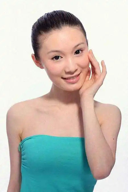 专 业:歌舞剧表演(本科)毕业院校:上海戏剧学院体重:43kg身 高:164cm