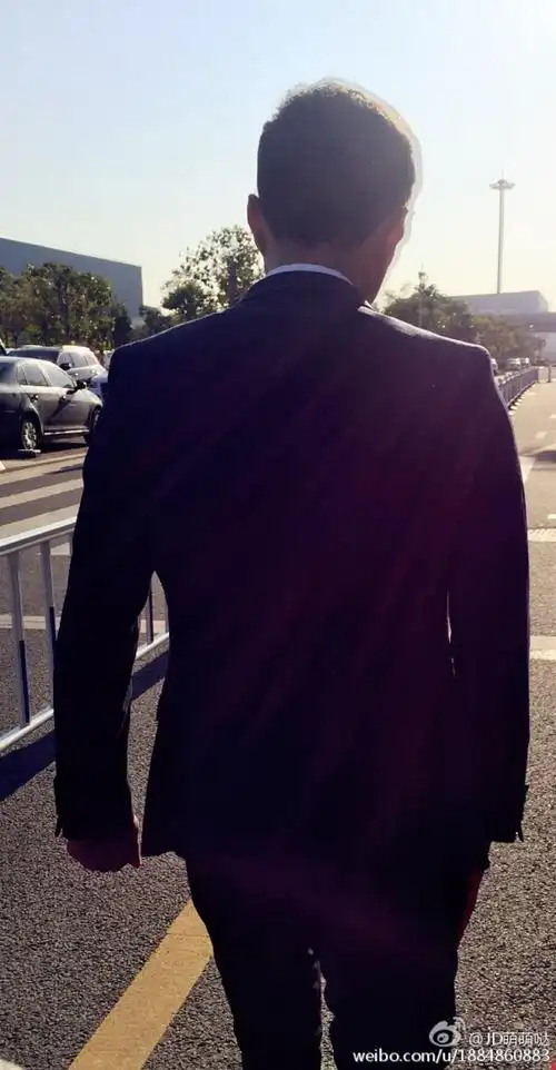 靳哥哥靳东心宽似海两肩如铁靳哥哥的背影好有安全感哪