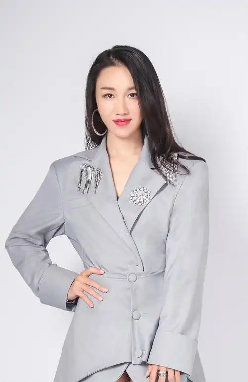 data-id="tx2pwjymmtsk">顾思思,中国内地女歌手,原创代表作有《格格