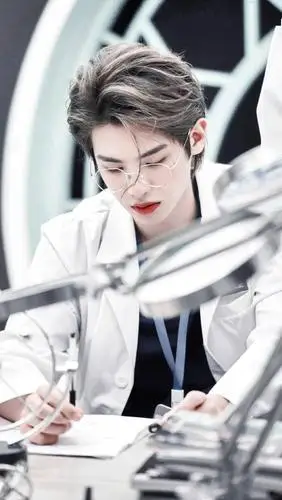 手机壁纸黄明昊