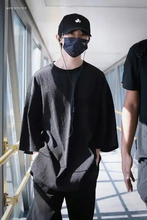 马嘉祺allblack造型##时代少年团新专辑徽章海报