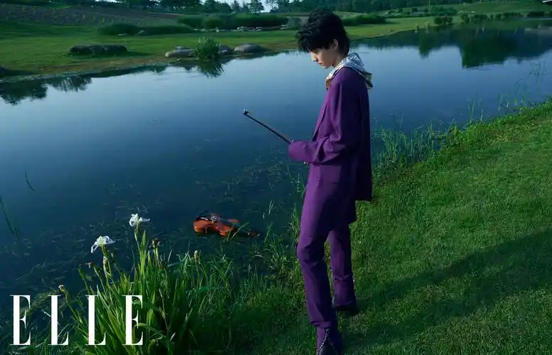 王俊凯曝花园系大片戴珍珠耳夹演绎夏日音乐童话