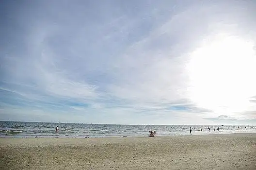 旅行,安全,保障,人群,人,戏耍,游玩,游泳,戏水,玩水,蓝天,白云,沙滩