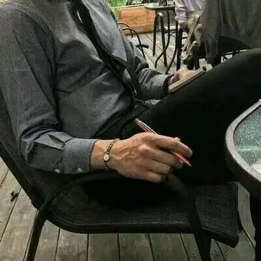 商务范气质十足的男生空间头像霸道总裁的你换上吧