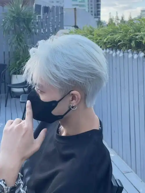 天啦!男生染白色真的太好看了吧