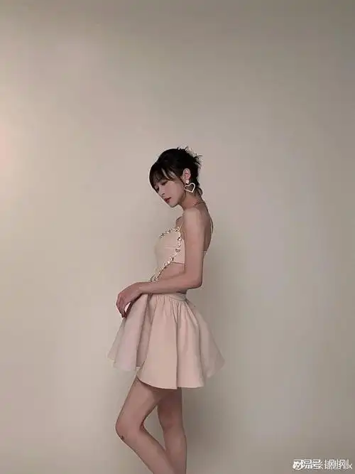 张语格把心形穿在身上,凸显出苗条的身材简直绝了!