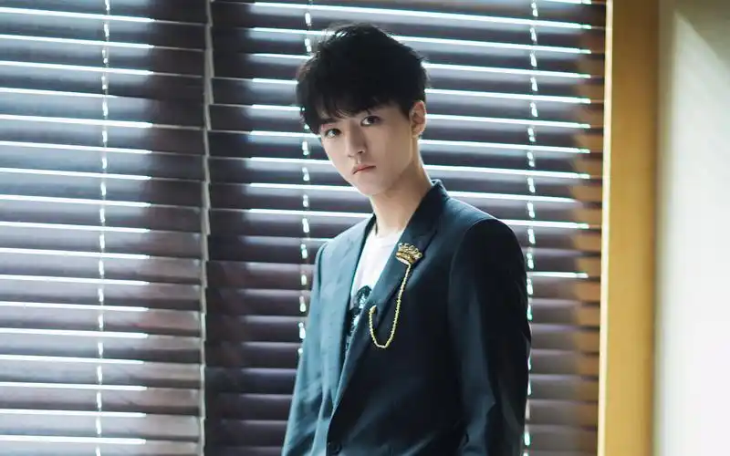 tfboys王俊凯帅气西服写真高清壁纸