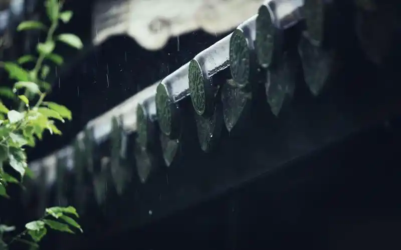 夏日古宅雨景唯美高清桌面壁纸