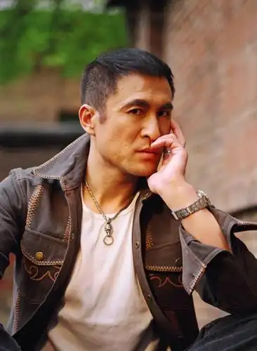 肖荣生获誉"忠义警长" 新戏《非常女警》热播