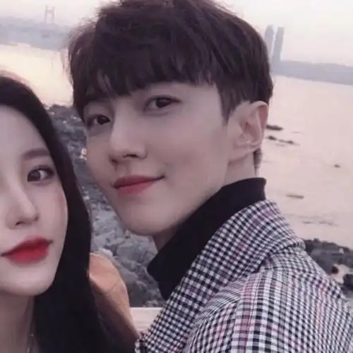 微信流行韩系情侣双人头像