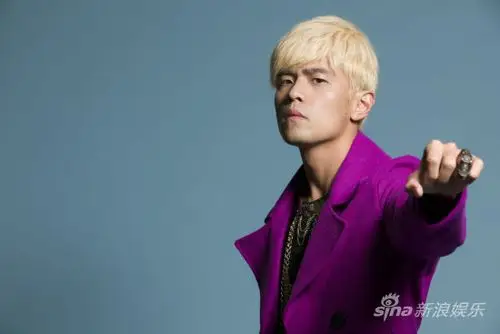 周杰伦(资料图)新浪娱乐讯 周杰伦出道12年,于2012年12月12日推出了