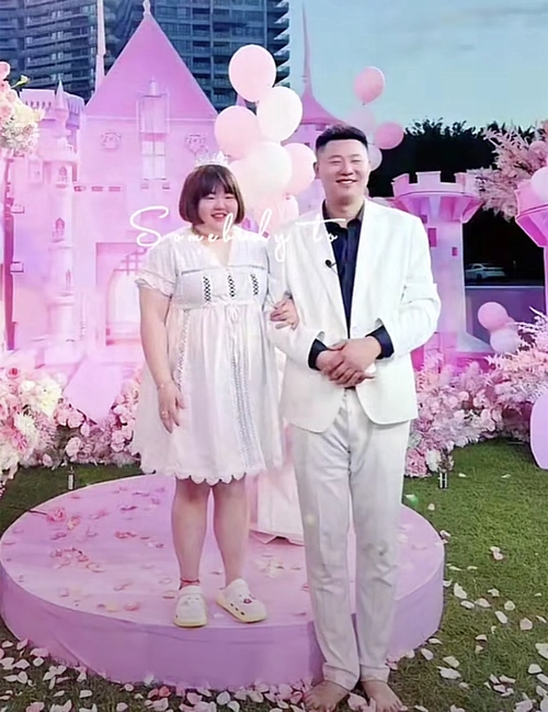 恭喜白小白徒弟大萌官宣被求婚成功男友送上深情一吻