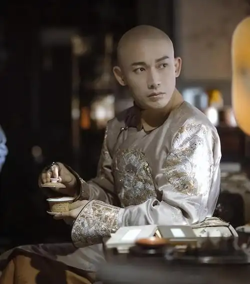 看了霍建华和聂远饰演的"乾隆",才知何为"教科书"式