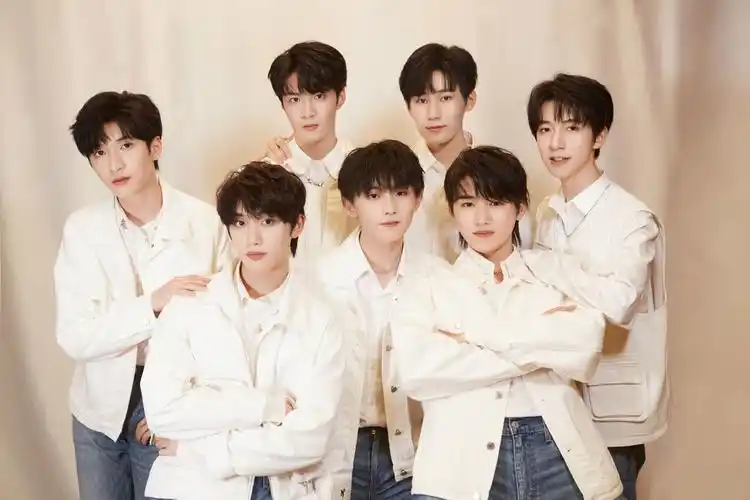 可以分享你手机里时代少年团的团体照吗